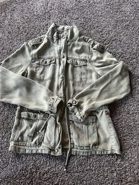 Max Jeans Woman’s Military-Style Utility Jacket in Olive Medium Layering Pockets